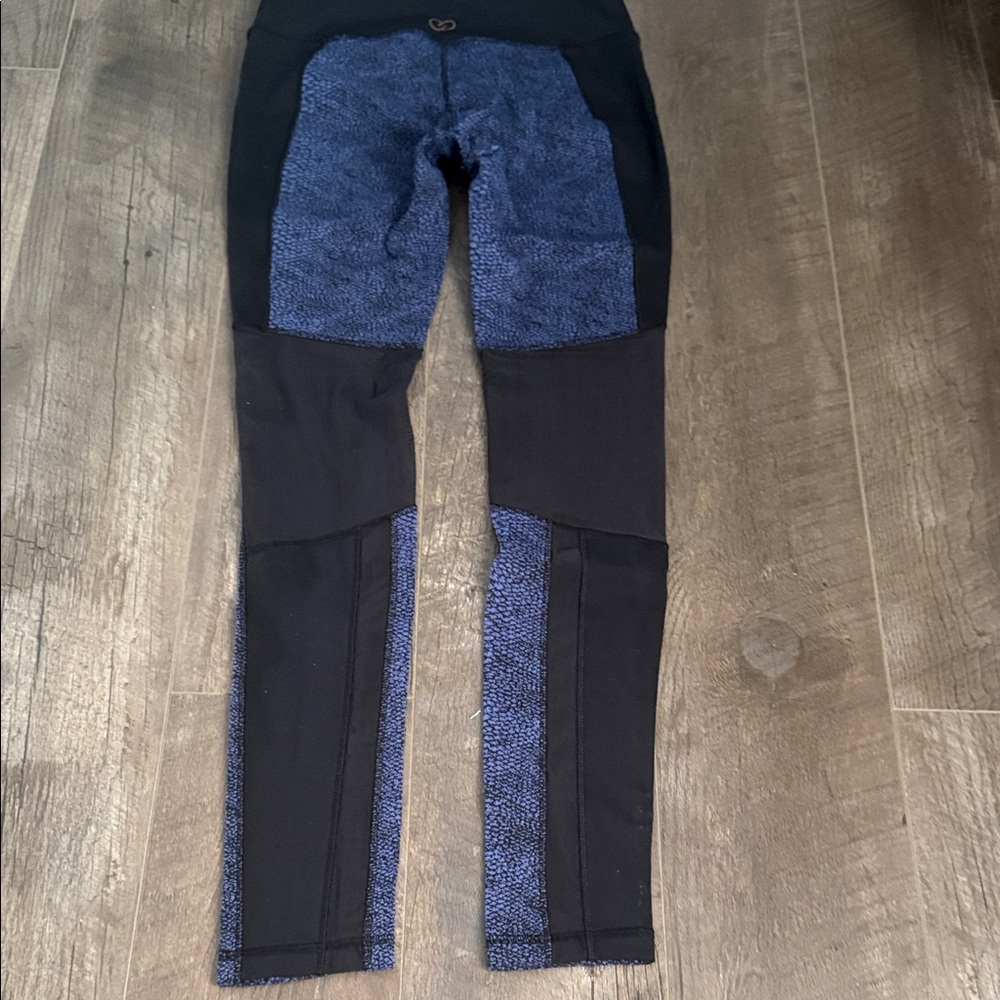 CALIA by Carrie Underwood Black and Blue Leggings - Picture 6 of 9